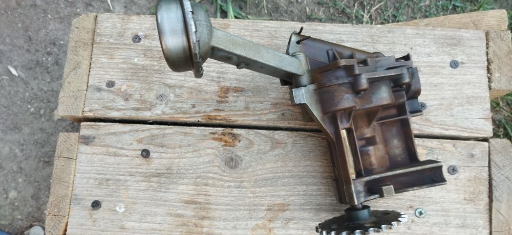 Vând pompa ulei Megane 2 1,6 ,16 v benzina