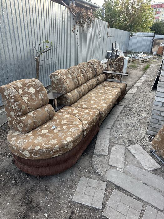 Отдам диван даром