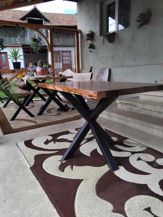 Masa din lemn de nuc