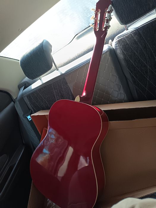 Gitara sotiladi Holati yangii