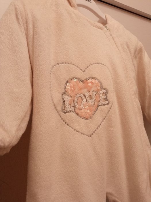 Продам комбинезон для девочки