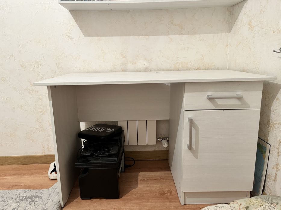 Стол от фирмы IKEA