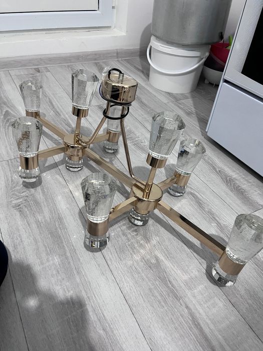 Продаю люстра новая