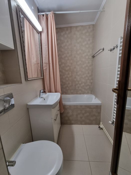Apartament 3 camere decomandat-2 balcoane + boxa-Zona Casa de Cultura