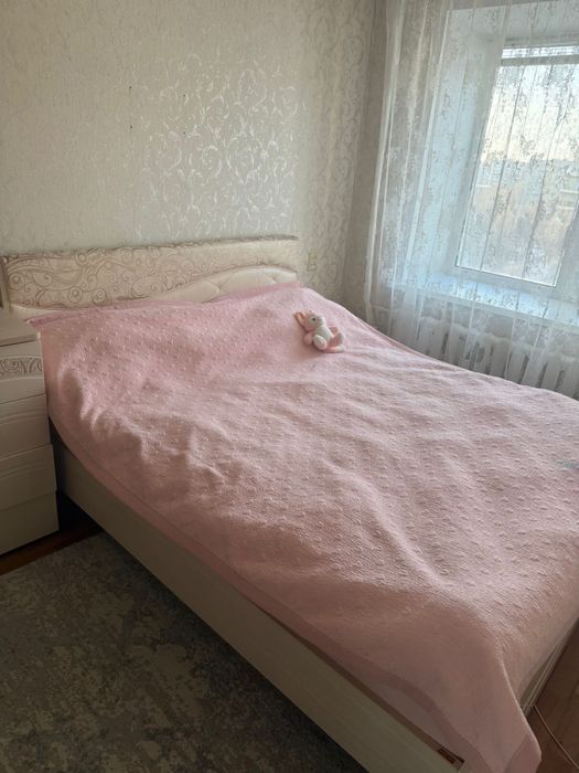 Продал в спальне гарнитур