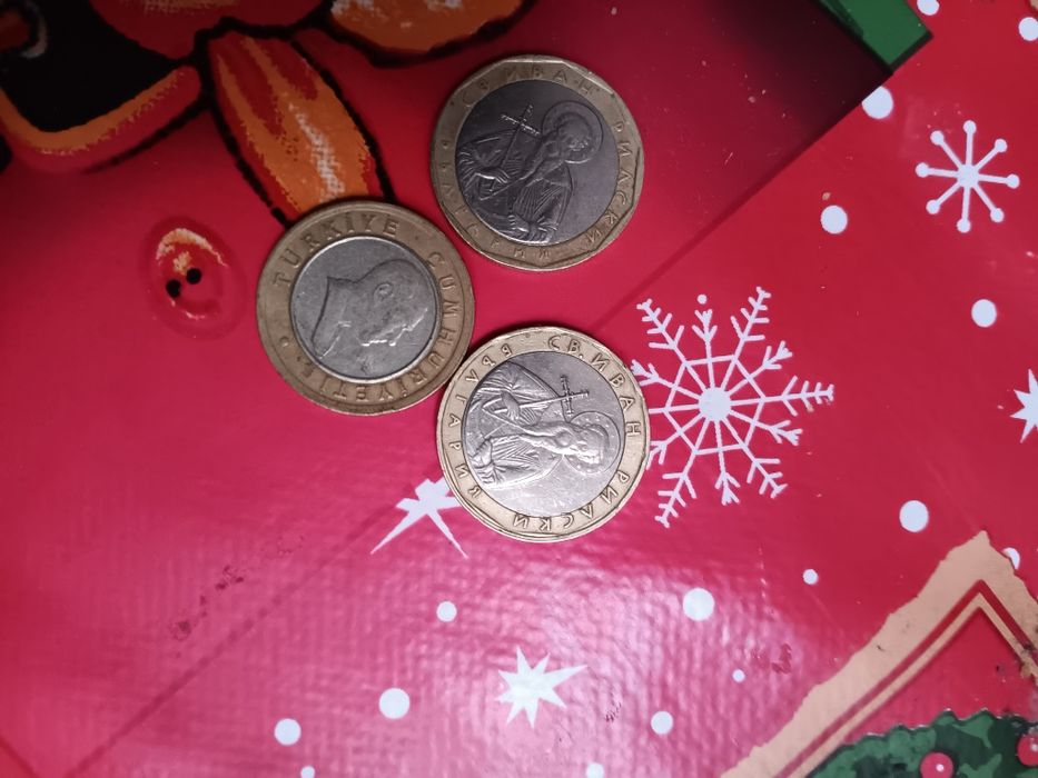 Vand monede mai multe detalii în privat