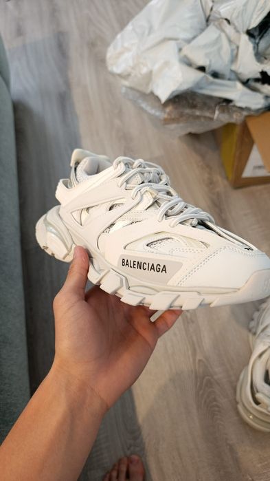 Balenciaga track 39