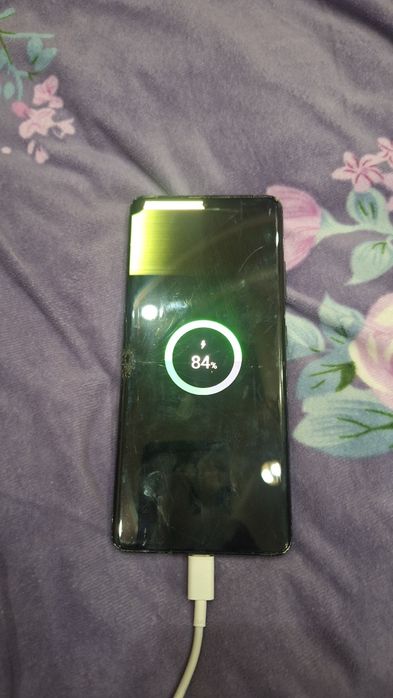 Samsung S21 ultra sotiladi ekrani ketgan