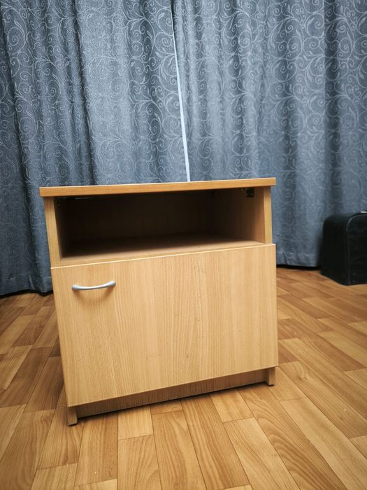 Тумбочка прикроватная