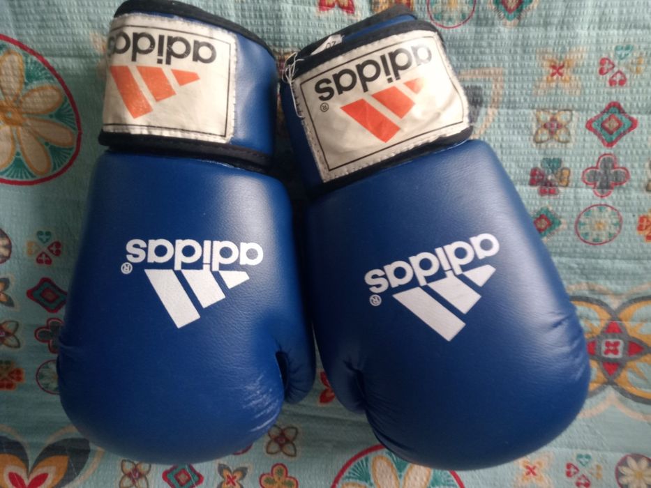Продаю боксёрские перчатки с шлемом