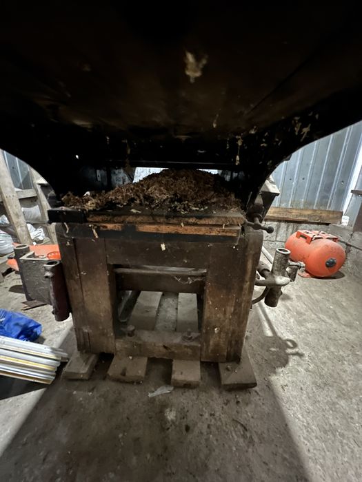 Abrict cu masa de lucru 50 cm cu grosime si mai multe accesori