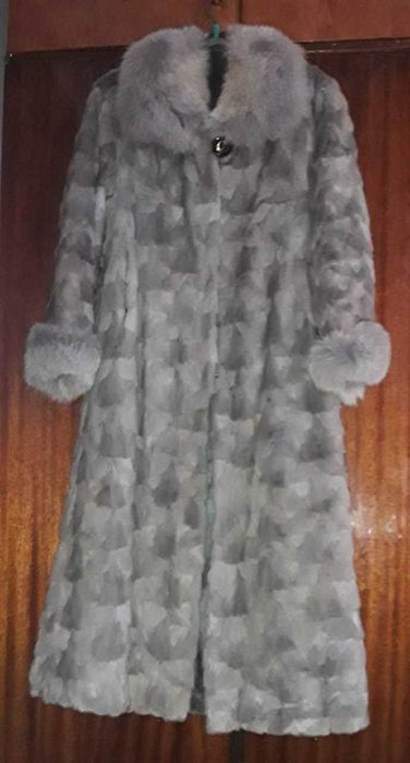 Продам шубу норковую с Песцовым воротником