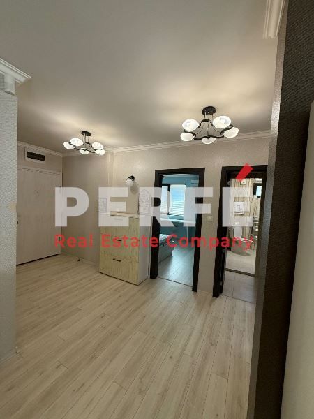 Продава се Четиристаен апартамент в Бургас, Център - 142 кв.м за 3662 €/кв.м - Снимка #6