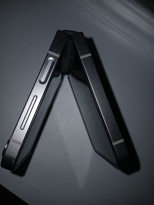 Samsung Z Flip 6 512 GB за части