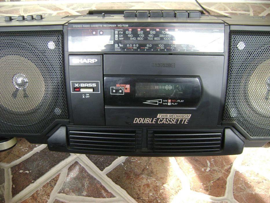 Касетофон Шарп WQ238 BH/BK/ двукасетъчен и нови касети Maxell 90 мин.