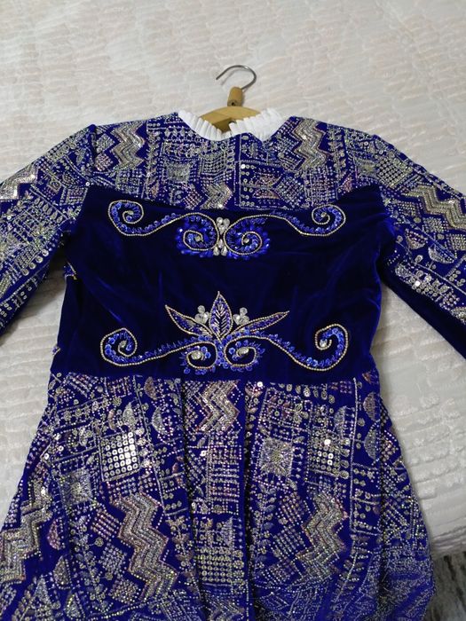 Kelinlar uchun nafis va bezakli ansambl (ko‘ylak va ichki kiyimi bilan