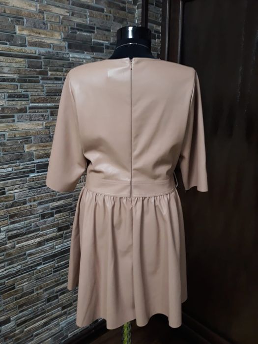 Rochie Asos 40, imitatie piele bej, superbă