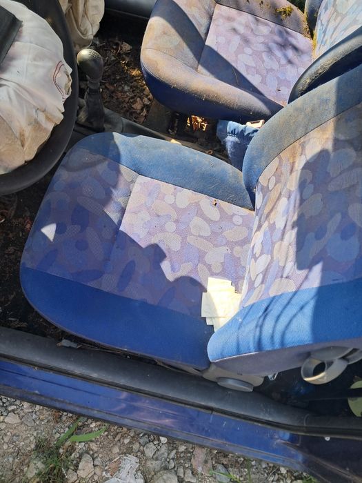Vând Fiat Seicento, fabricație 2000, Motor de 1000 pe benzină, avariat, fără acte, pentru piese, dezmembrez: cutie, motor (89mii km), tapițerie