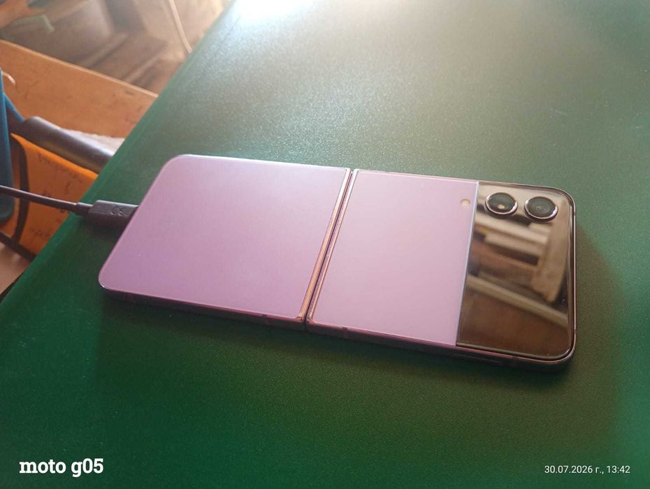 Samsung Galaxy Z Flip 4 - За части (Работеща платка)