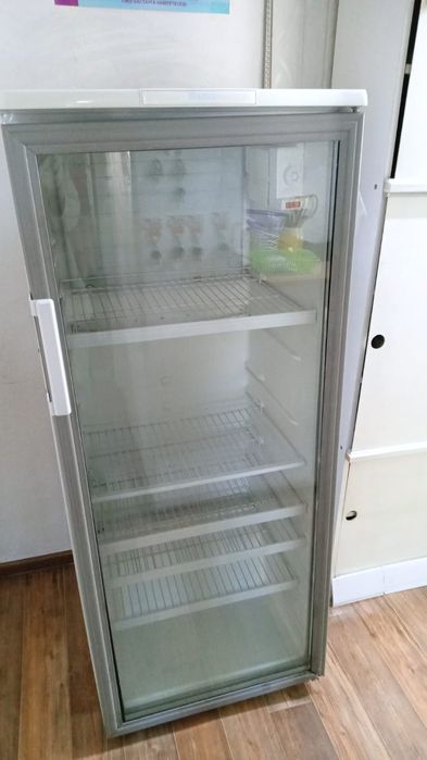 Холодильник витринный