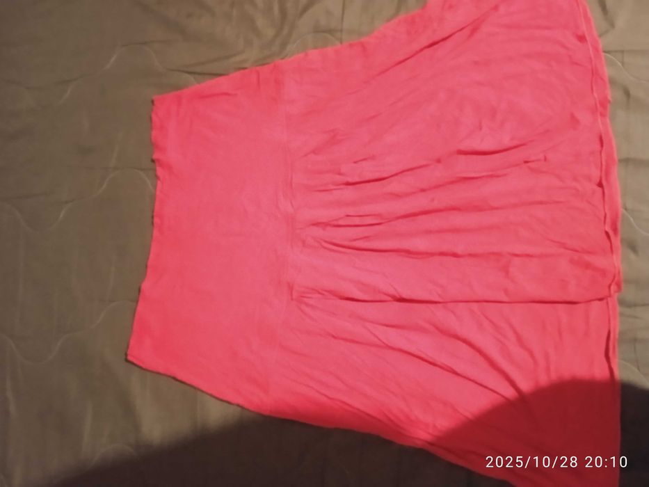 Подарявам дамски поли и рокли