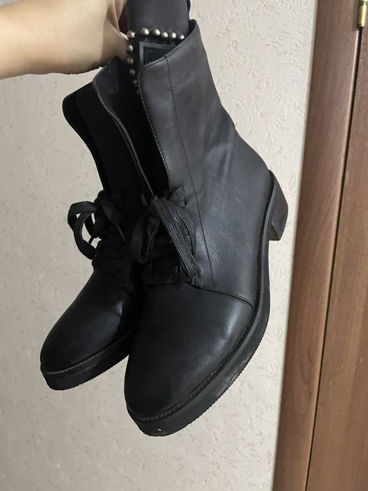 Продаю осенние сапоги, кроссовки