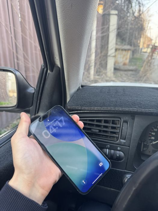 Продам айфон 13