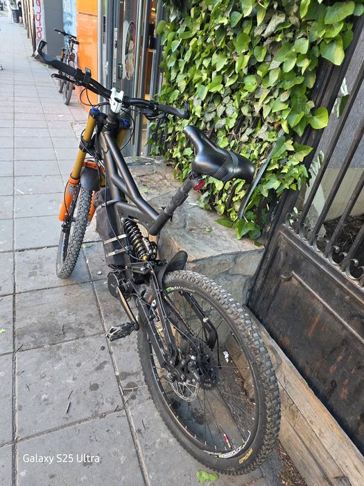 Мощен Custom Downhill E-bike Повечето части са нови!