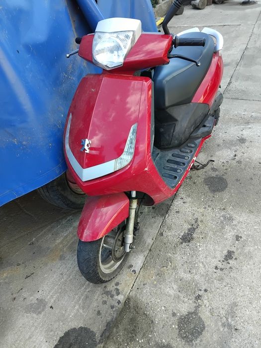 Vând scuter pejo