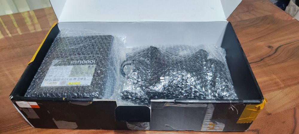 Продавам работещо захранване Corsair RM1000i - 80 PLUS Gold