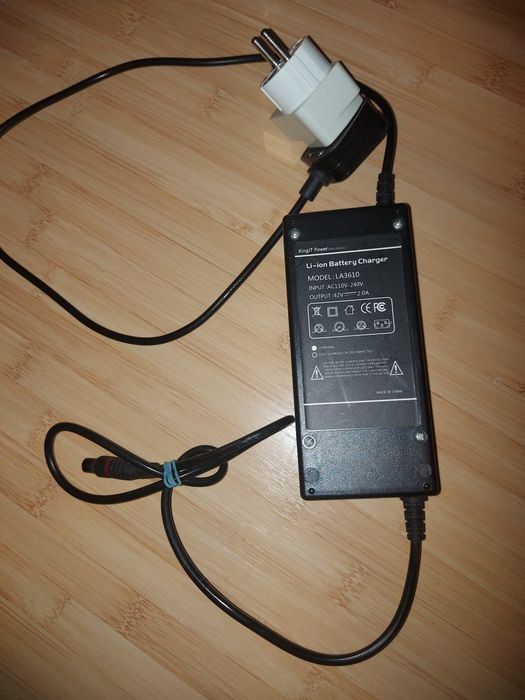 Încărcator trotinete 42V-2A cu 3 pini