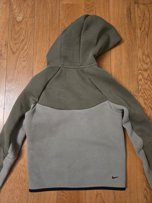 Суичър Nike Tech Fleece в юношески размер M, 137-147 см