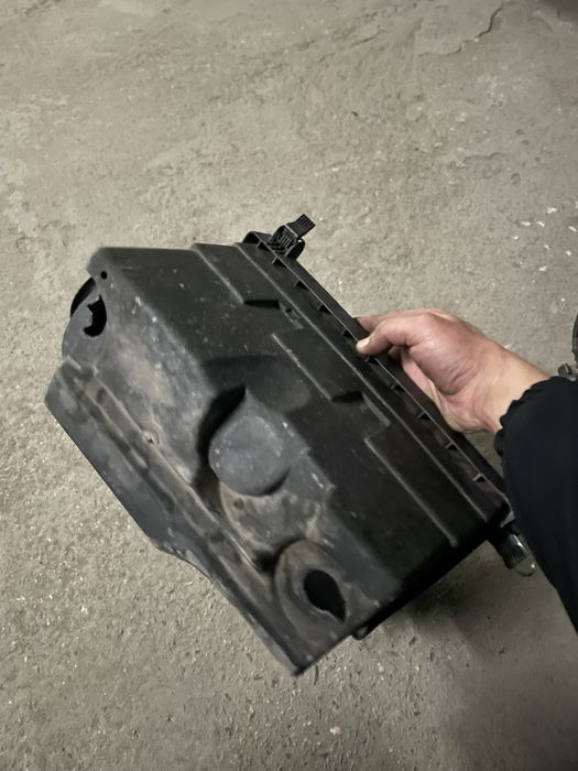 Корпус воздушного фильтра w124