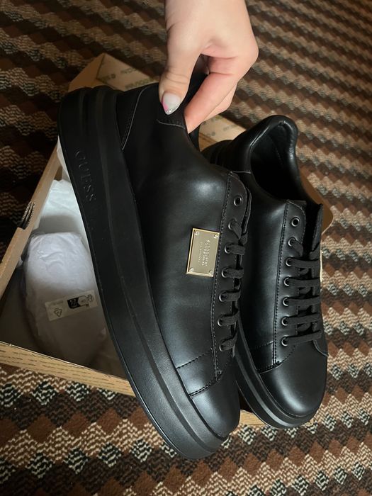 Кожени обувки Guess