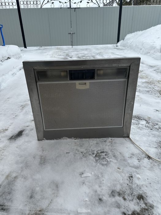 Продам вытяжку на кухонный гарнитур