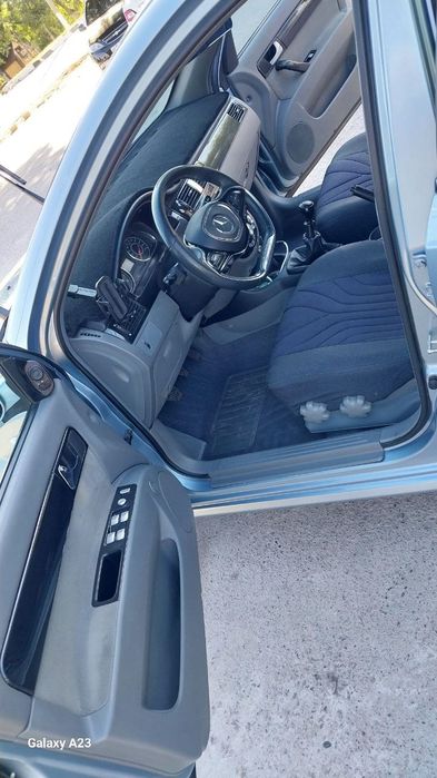 Mashina Juda yaxwi xolatda Logan odam baraka topib minadi