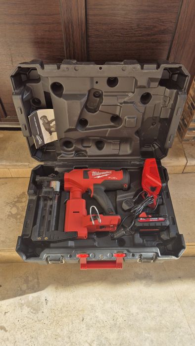 Такер за скоби Milwaukee M18 FFUS