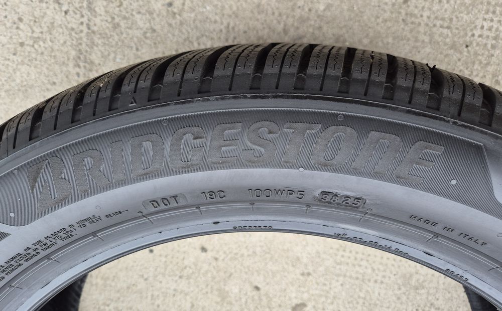 O bucată 225/55 R19 M+S iarnă - una Bridgestone