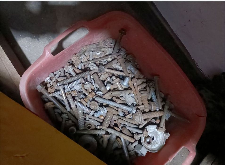 Șuruburi piulițe auto, pillow baby