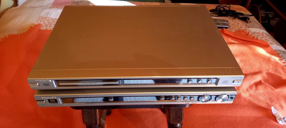Продавам неползвани Филипс  тюнер/усилвател LX700 и DVD плейър DVD728