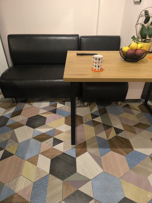 Кухненска маса + кожени диванчета