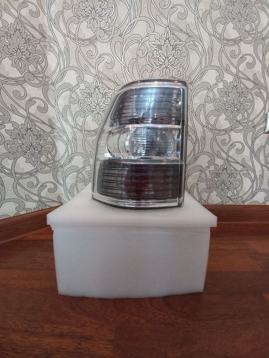 Задний фонарь для митцубиси паджеро4