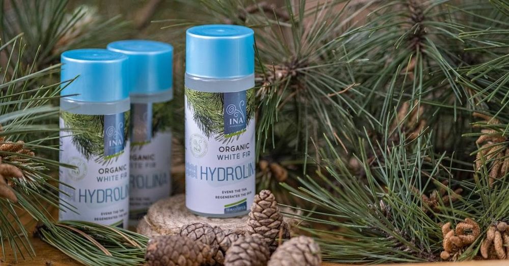 Нови флорални води на essences и  ina