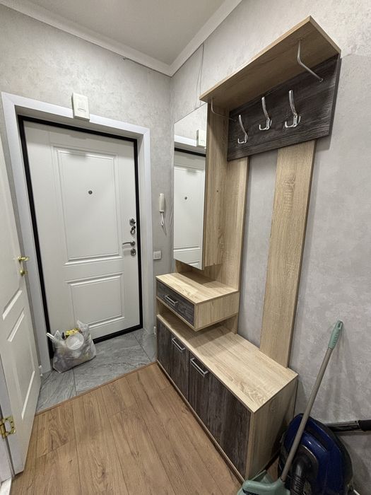 Прихожка новая с зеркалом