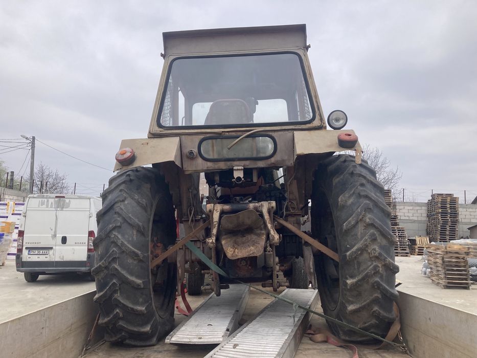 Vand tracor U 651 de la armata inmatriculabil schmb cu cherestea