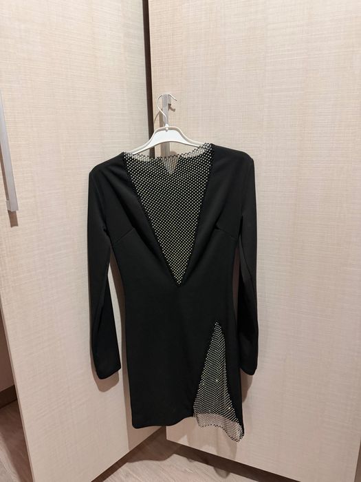 Бандажна рокля с камъни