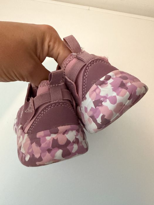 Adidasi Fila si Skechers fetite