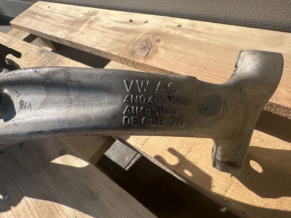 Ляв шенкел AUDI A8 D5 4N0407241B