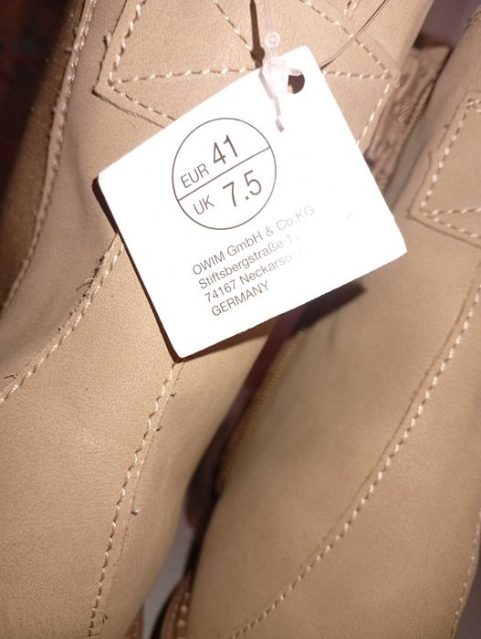 Дамски боти от изкуствен велур, 41 номер. Светло бежави. Нови.