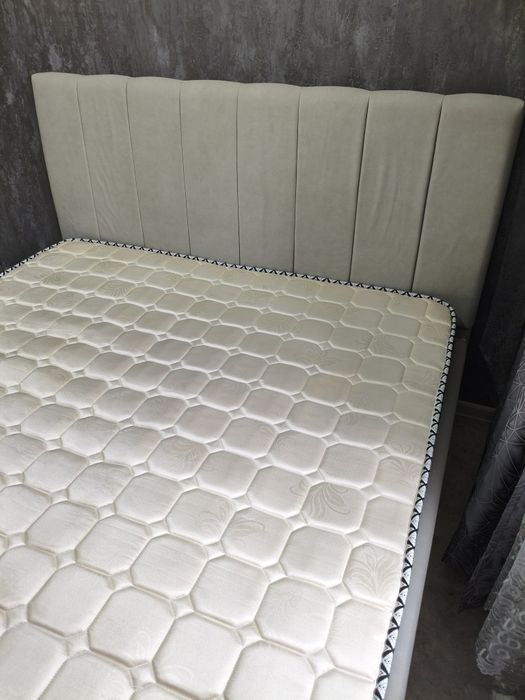 Продам двухспальный матрас